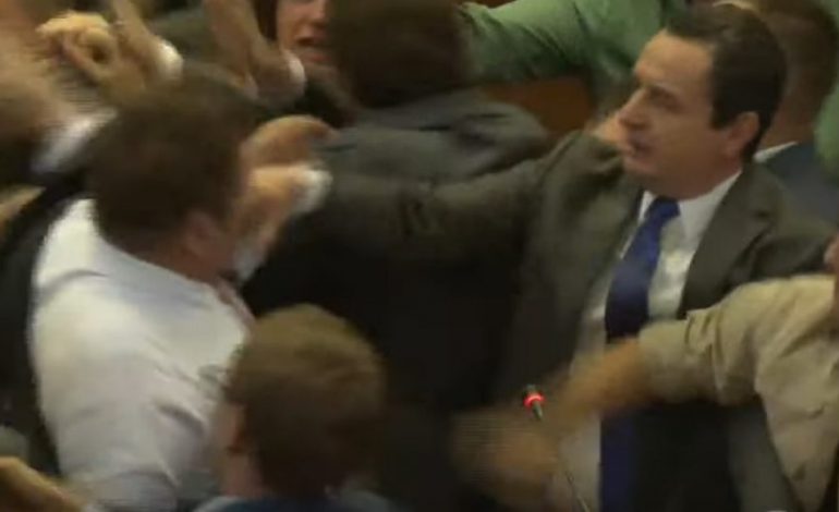 “IMAGJINONI SI NDIHEN ALEATËT KUR SHQIPTARËT…”/ Rama reagon për sherrin në Kuvendin e Kosovës kur po fliste Kurti: Opozita të distancohet