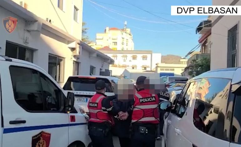 ZGJEROHET “RRJETI”/ U kap me lëndë plasëse, pranga të riut me rrezikshmëri të lartë në Elbasan (EMRI)