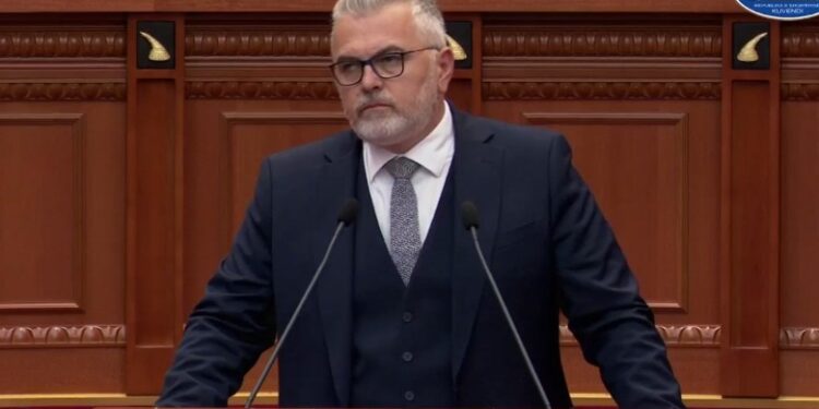 “E KENI HALLIN SE HUMBËT ZGJEDHJET”/ Gogu-opozitës: Doni të prishni procesin se e dinë çfarë po vjen