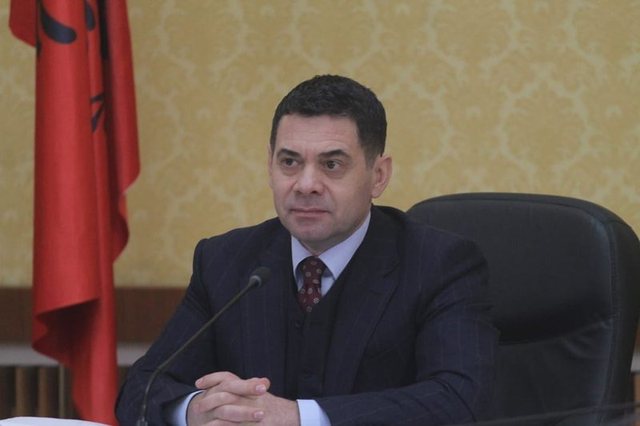 HIQET MANDATI I DEPUTETIT PËR AHMETAJN/ Ja si votoi Kuvendi