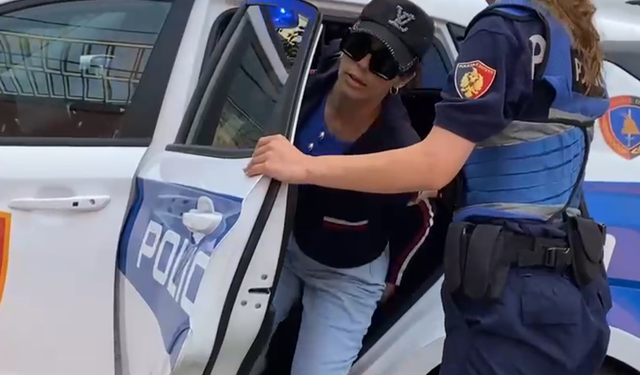 ÇFARË NDODHI? Vajza e videos me Gjicin përplaset me gazetarët: Keni gjëra më të rëndësishme për t’u marrë