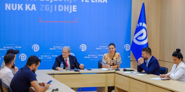 PARALAJMËRON PROTESTA/ Berisha: Do t’u drejtohemi shqiptarëve për largimin e qeverisë