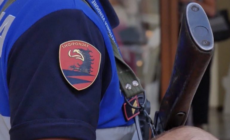 KOKAINË, ARMË E MUNICION/ Arrestohet i riu bashkë me ish-kunatin në Sarandë