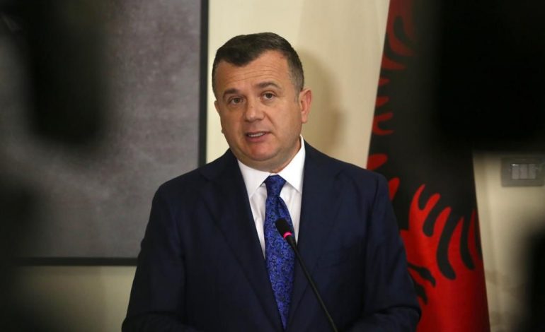 MORI MIRATIMIN NGA PARLAMENTI/ Taulant Balla betohet sot te Presidenti si Ministër i Brendshëm