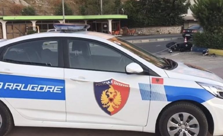 SHERR PËR PRONAT/ I riu godet me grushta dhe sende të forta 40-vjeçarin