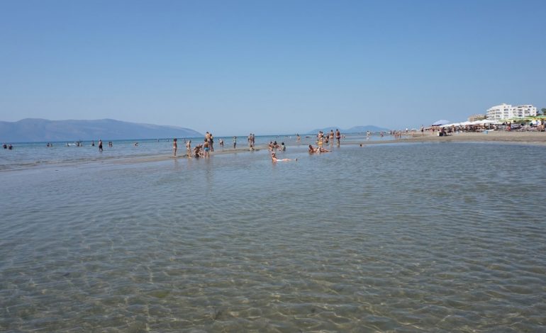 E RËNDË/ Humb jetën pushuesi në “Plazhin e Vjetër” në Vlorë, ja çfarë thotë policia