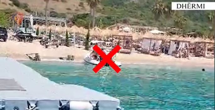 RREZIKOI PUSHUESIT DUKE LUNDRUAR ME GOMONE/ Gjobë e majme për një person në plazhin e Jalës