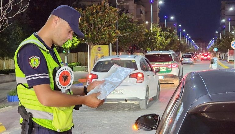 TË DEHUR DHE PA PATENTË/ Arrestohen 6 shoferë në Fier! Gjobiten 1700 të tjerë për shkelje të ndryshme në rrugë