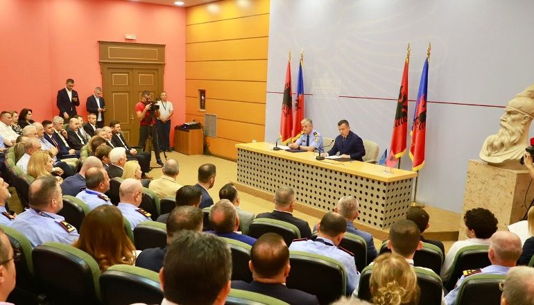 POROSI EFEKTIVËVE/ Balla: Asnjë deputet nuk duhet të ndërhyjë në punën tuaj, kush e lejon shkarkohet! Emrat e tyre…