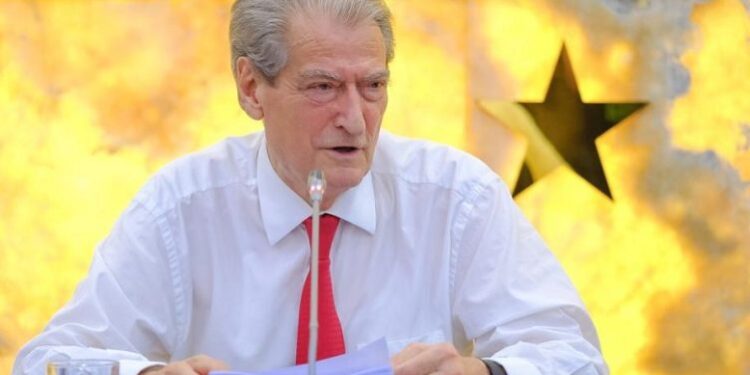 NON-GRATA NGA BRITANIA/ Berisha padit për shpifje ambasadorin anglez në Tiranë