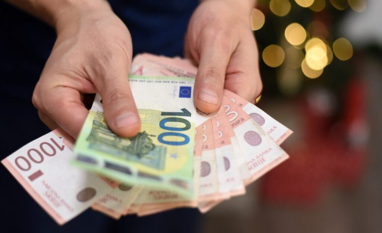 FUNDOSET EURO/ Monedha këmbehet për herë të parë me 102 lekë