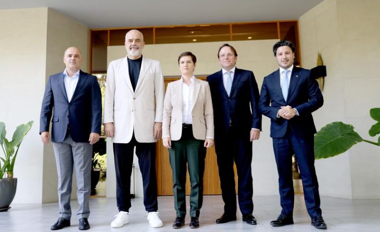 TAKIMI INFORMAL NË TIRANË/ Rama ndan foton me liderët e Ballkanit Perëndimor