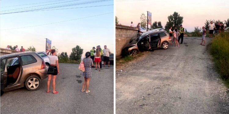 PAMJET/ Përplasen 2 makina, përfundojnë në murin rrethues të një shtëpie