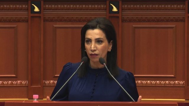 “NUK DETYROJMË ASKËND”/ Kontrata me studentët e mjekësisë, Kushi: Kemi nevojë për ta