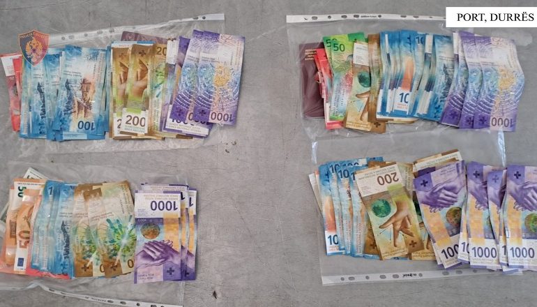 E PËSON KEQ 38-VJEÇARI NË DURRËS/ Tentoi të fuste 39 mijë franga zvicerane dhe 625 euro të padeklaruara në doganë, vihet nën hetim