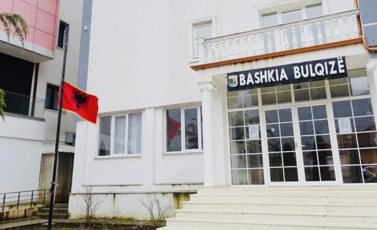 GODITËN ME GRUSHTE SHEFIN E POLICISË BASHKIAKE NË BULQIZË/ Shpallen në kërkim 3 autorët