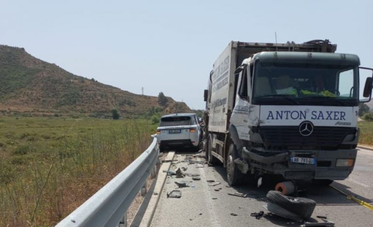 AKSIDENT I TREFISHTË NË AKSIN SARANDË-DELVINË/ Lëndohet 30-vjeçarja