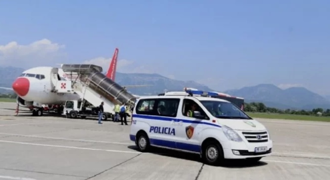 U ARRESTUA NË RINAS/ Flet iraniania: Jam gazetare, u arratisa nga regjimi që më përndjek