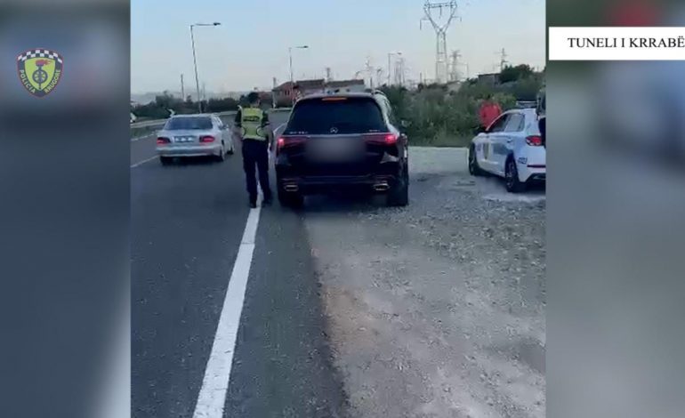 ME SHPEJTËSI “SKËTERRË”/ Gjoba të majme shoferëve, policia apelon: Udhëtoni me jetën në mendje
