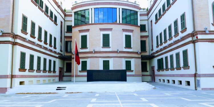 NJOFTIMI/ Ministria e Brendshme: 26 Korrik 2023, afati i fundit i aplikimit për karta ose pasaporta biometrike përmes kuponëve të “Aleat”