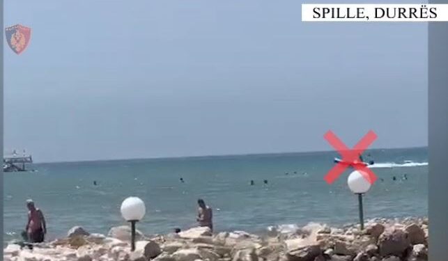 SHKELI PERIMETRIN E SIGURISË DHE RREZIKOI PUSHUESIT ME GOMONE/ Gjobitet me 100 mijë lekë drejtuesi në Spille