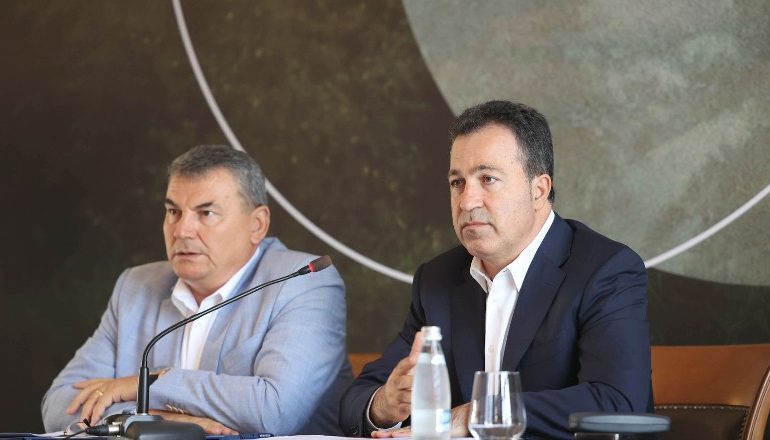 ZJARRET/ Peleshi kritikon kryetarët e bashkive: Kanë emëruar drejtorë të emergjencave civile njerëz që…