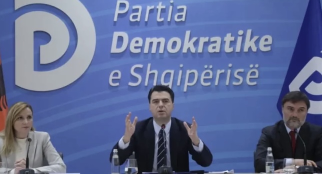 MBLEDHJA E KËSHILLIT KOMBËTAR TË BARDHIT/ Pranohet dorëheqja e Bashës dhe Alibeajt. Shtyhet për Tabakun e Gjekmarkajn