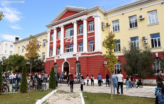 HAPEN APLIKIMET PËR MATURANTËT NË UNIVERSITET/ Kushi: Përfitoni nga mundësitë e ofruara