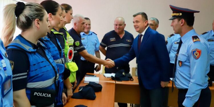 PARALAJMËRON NDRYSHIME NË POLICINË E SHTETIT/ Balla: T’i japim më shumë prioritet komunikimit