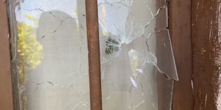 PAMJET/ Gjurmë gjaku, plumba në dritare e mur, banesa ku u fsheh 55-vjeçari në Maliq