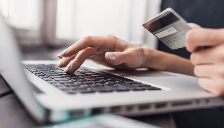 KUJDES! Policia thirrje qytetarëve: Disa faqe online me produkte për udhëtime vjedhin të dhënat tuaja! Verifikoni…