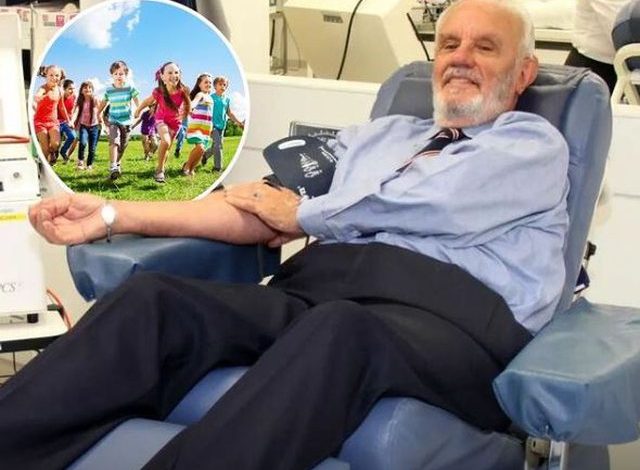 GJESTI I VEÇANTË/ Ky njeri ka dhuruar gjak çdo javë për 64 vjet, falë tij kanë shpëtuar 2.4 milionë foshnja