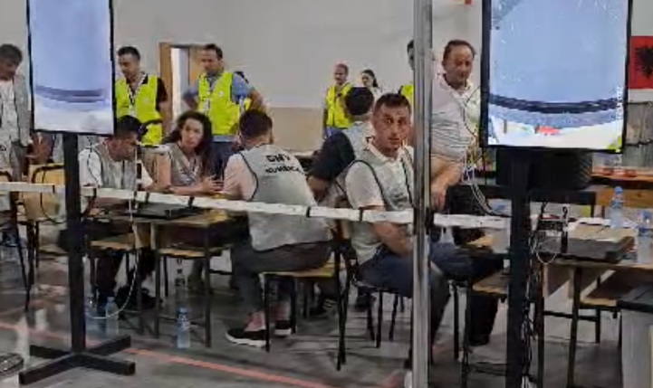 MË SHUMË VOTUES SE NË 14 MAJ/ 40 kuti të numëruara nga 54, ja kush kryeson bindshëm në Rrogozhinë