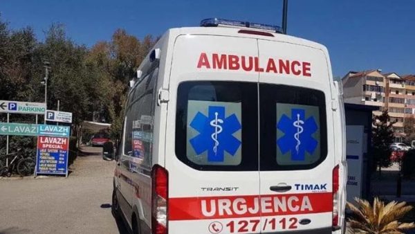 AKSIDENT NË SHKODËR/ Makina përplas motorin, plagoset një i mitur