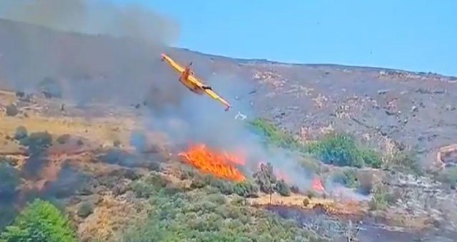 TRAGJIKE/ Rrëzohet avioni teksa po shuante zjarret në Greqi, vdesin dy pilotët