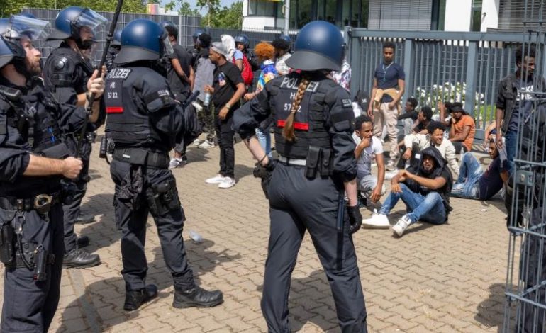 TRAGJEDI NË GJERMANI/ Plagosen 22 oficerë policie gjatë një festival kulturor