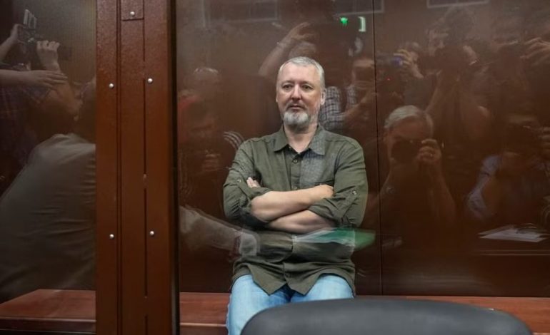 LUFTA NË UKRAINË/ Kritikoi Putinin, Moska arreston ish-komandantin separatist të Donetsk