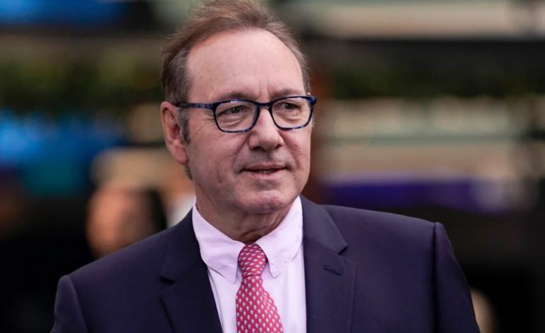 AKUZOHEJ PËR SULM SEKSUAL/ Aktori i Hollywood, Kevin Spacey shpallet i pafajshëm