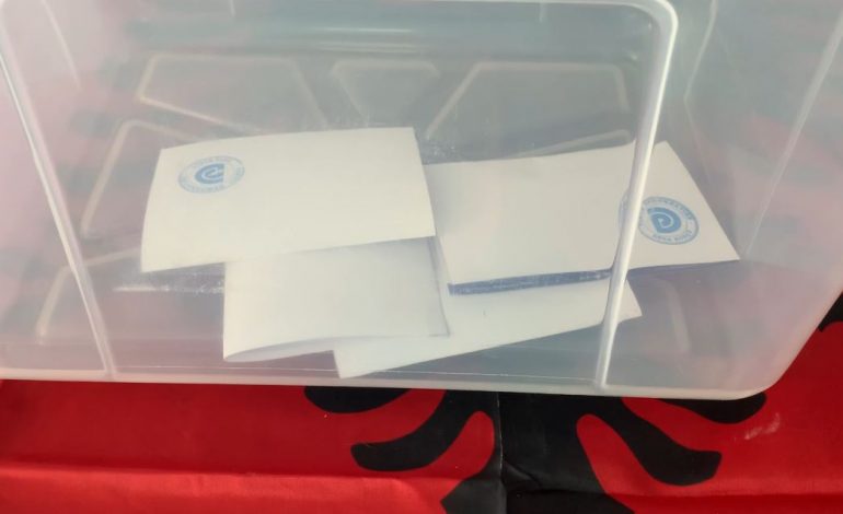 ZGJEDHJET PËR KREUN E RI TË PD-SË/ Nga Korça, në Vlorë e Berat, si paraqitet pjesëmarrja e demokratëve në votime