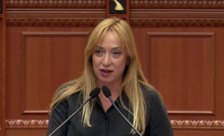 BE NDËRPREU FONDIN PËR BUJQËSINË/ Ministrja Krifca: Nuk përmendet fjala ‘korrupsion’, është ndërprerë si masë për…