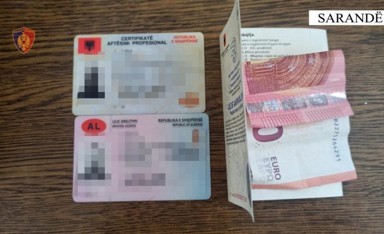 TENTOI TË KORRUPTONTE POLICIN E RRUGORES/ Shoqërohet në komisariat 25-vjeçari, procedohet penalisht