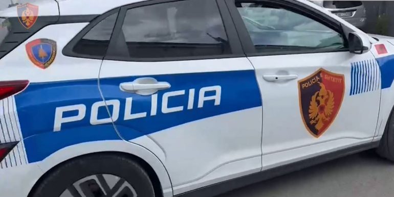 E RËNDË/ Rrëzohet në banesën e tij dhe dëmtohet, i moshuari në Kombinat s’i mbijeton plagëve, ndërron jetë