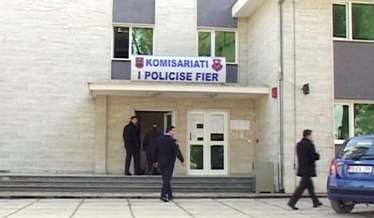 SHERR NË FIER/ Dhunoi 46-vjeçaren dhe i dëmtoi banesën, procedohet penalisht autori