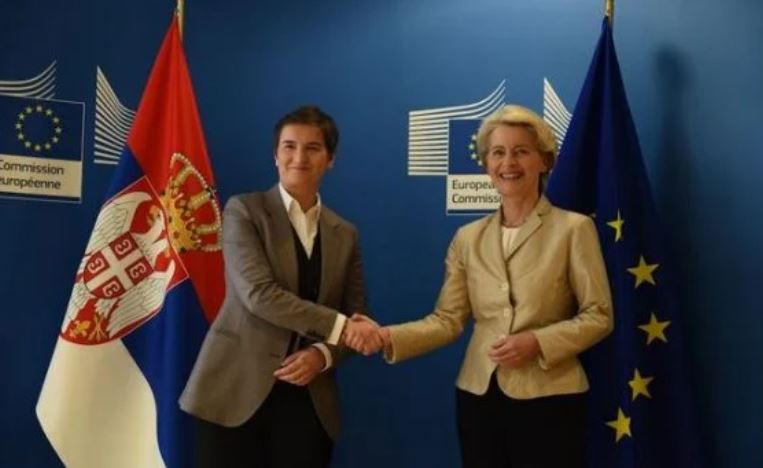 TENSIONET NË VERI TË KOSOVËS/ Von der Leyen pas takimit me kryeministren serbe: Normalizimi i marrëdhënieve…