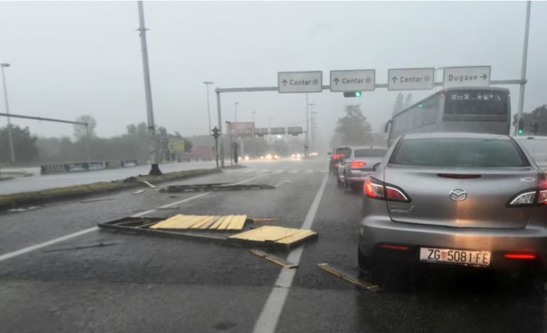 MOTI I KEQ NË SLLOVENI, KROACI, BOSNJE DHE SERBI/ Gjashtë të vdekur dhe qindra të lënduar nga stuhia që përfshiu Ballkanin