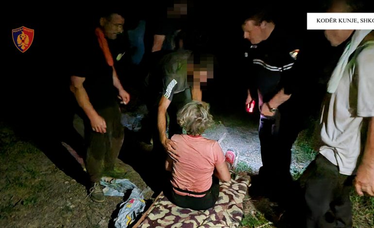 PO EKSPLORONTE ZONËN MALORE NË SHKODËR/ Rrëzohet dhe plagoset, policia i vjen në ndihmë turistes gjermane