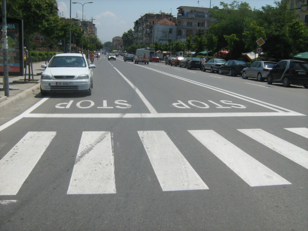 E RËNDË NË TIRANË/ Automjeti përplas te vijat e bardha 60-vjeçaren