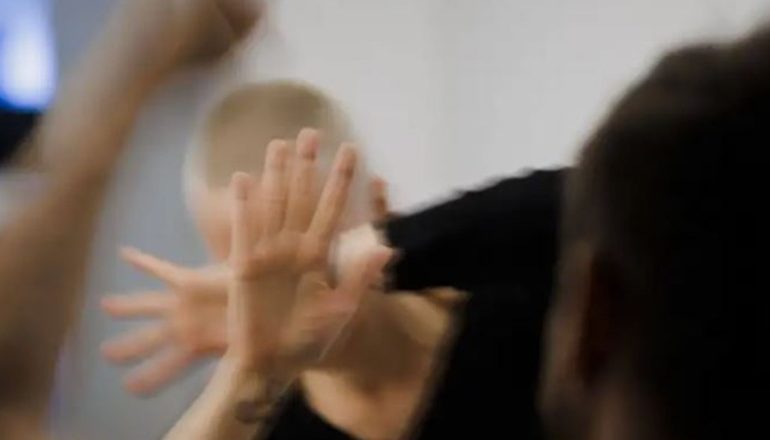 E RËNDË NË GJIROKASTËR/ Djali dhunon nënën 71 vjeçe dhe e kanos me armë gjahu