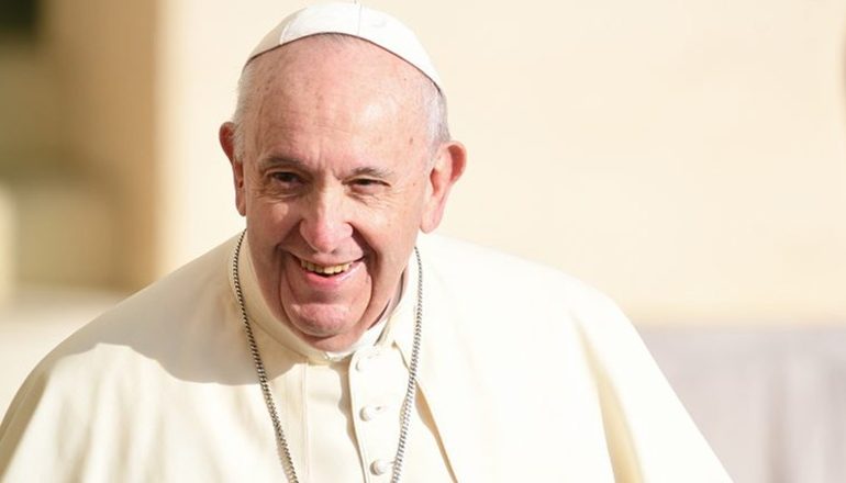 “KISHA DUHET TË DËGJOJË…”/ Papa Françesku takohet me viktimat e abuzimit seksual nga klerikët