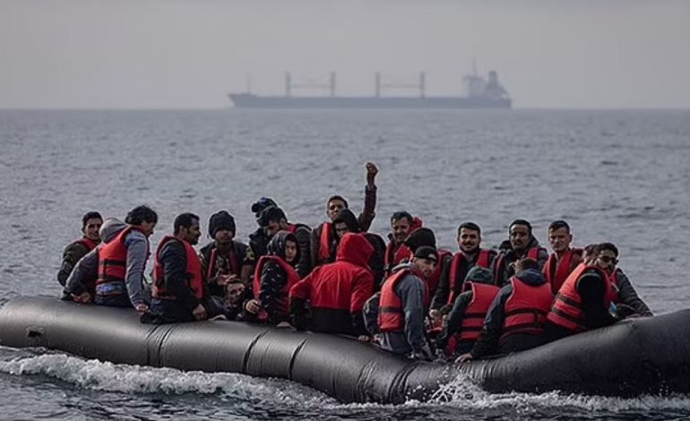 “S’JANË KLIENTËT TANË ATA QË U MBYTËN”/ Daily Mail: Kontrabandistët shqiptarë si ndali as tragjedia, reklamojnë…